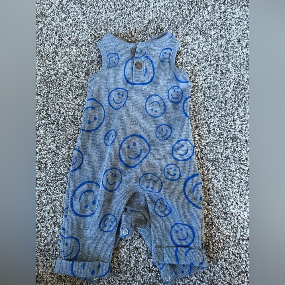 5/$10 Old Navy Baby Boy Gray & Blue Baby Romper Size 0-3 Months